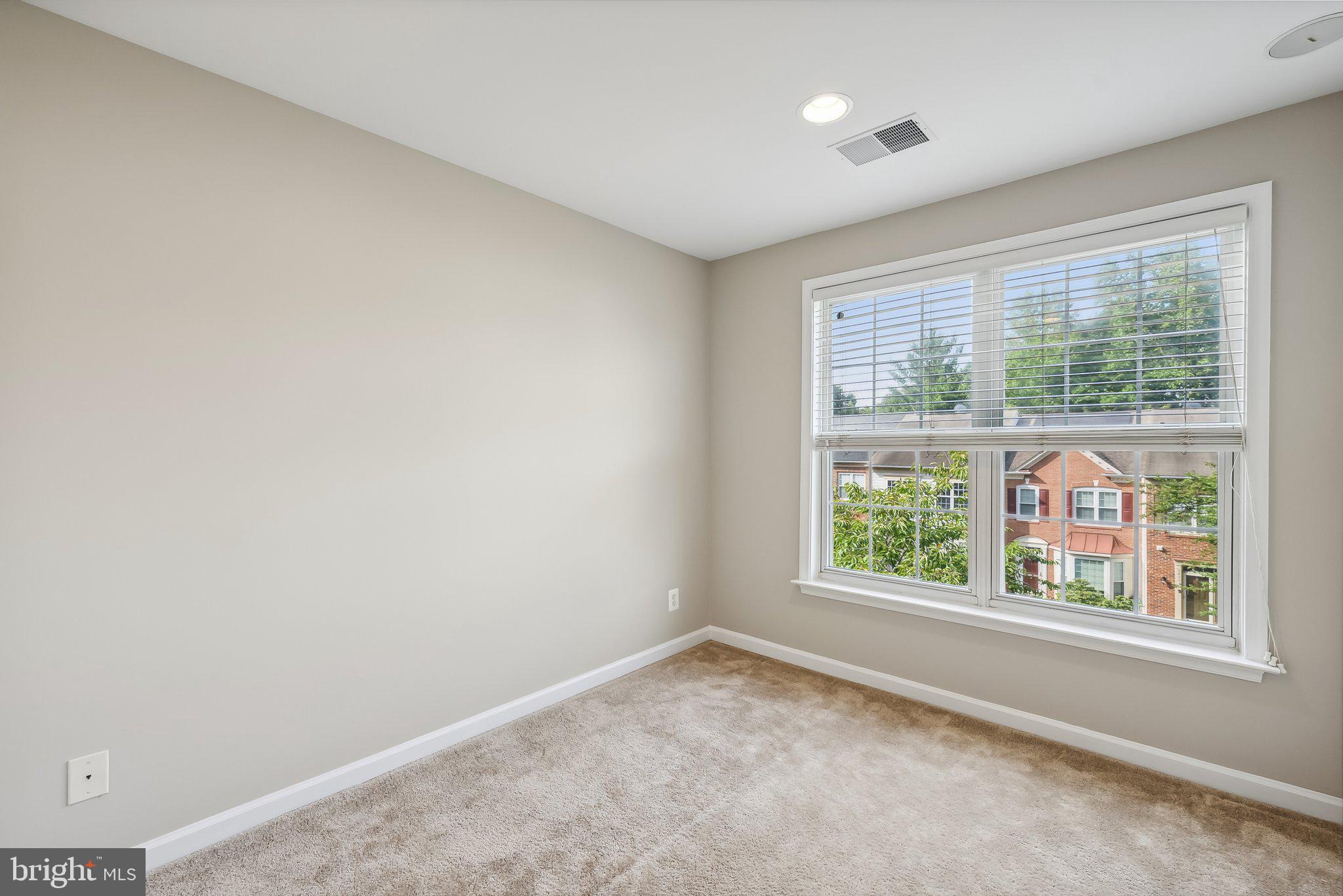 5433 SUMMER LEAF LANE