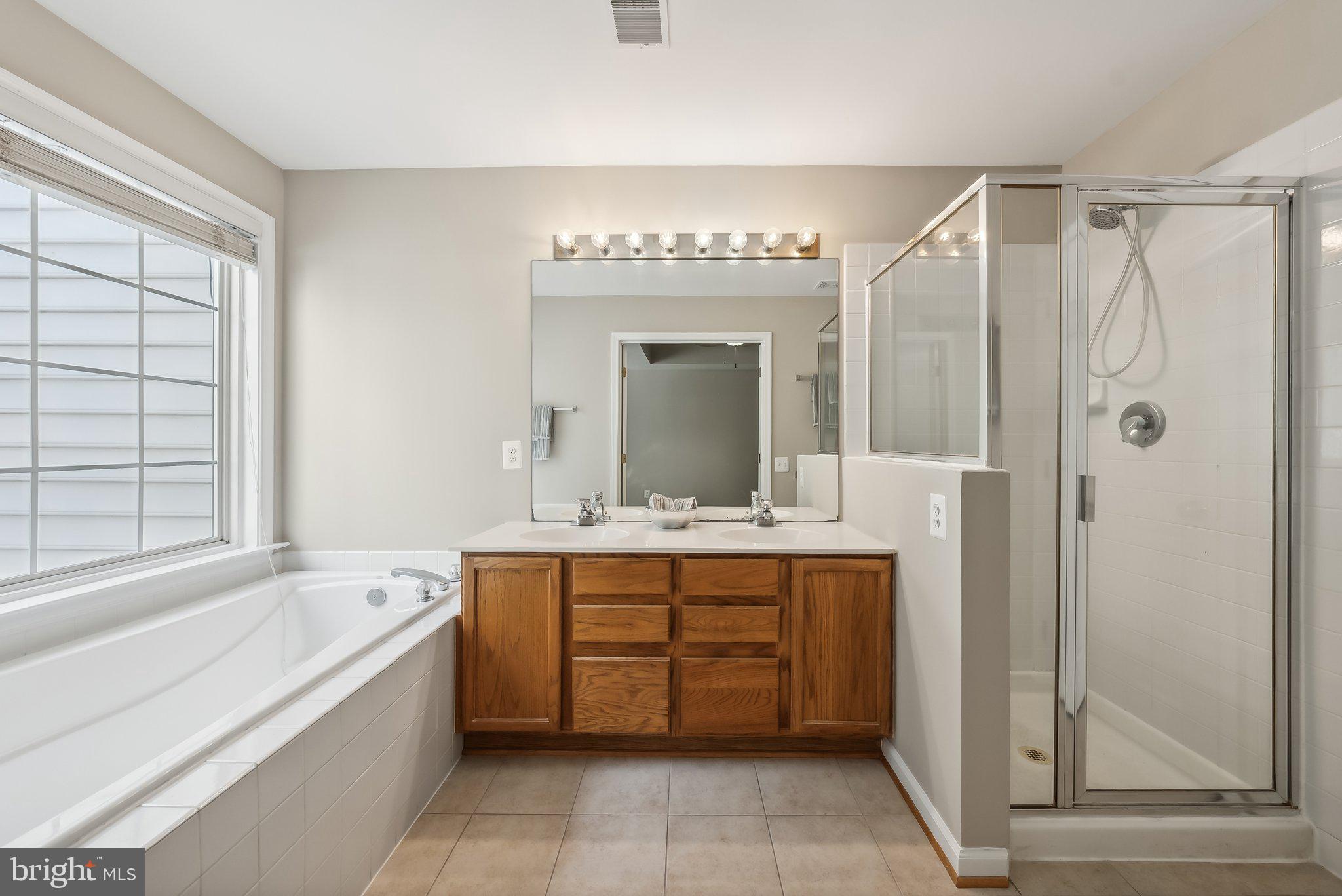 5433 SUMMER LEAF LANE