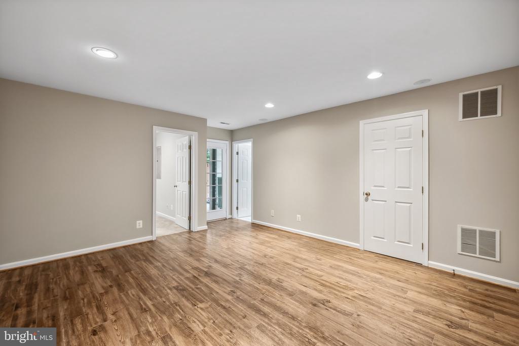 5433 SUMMER LEAF LANE