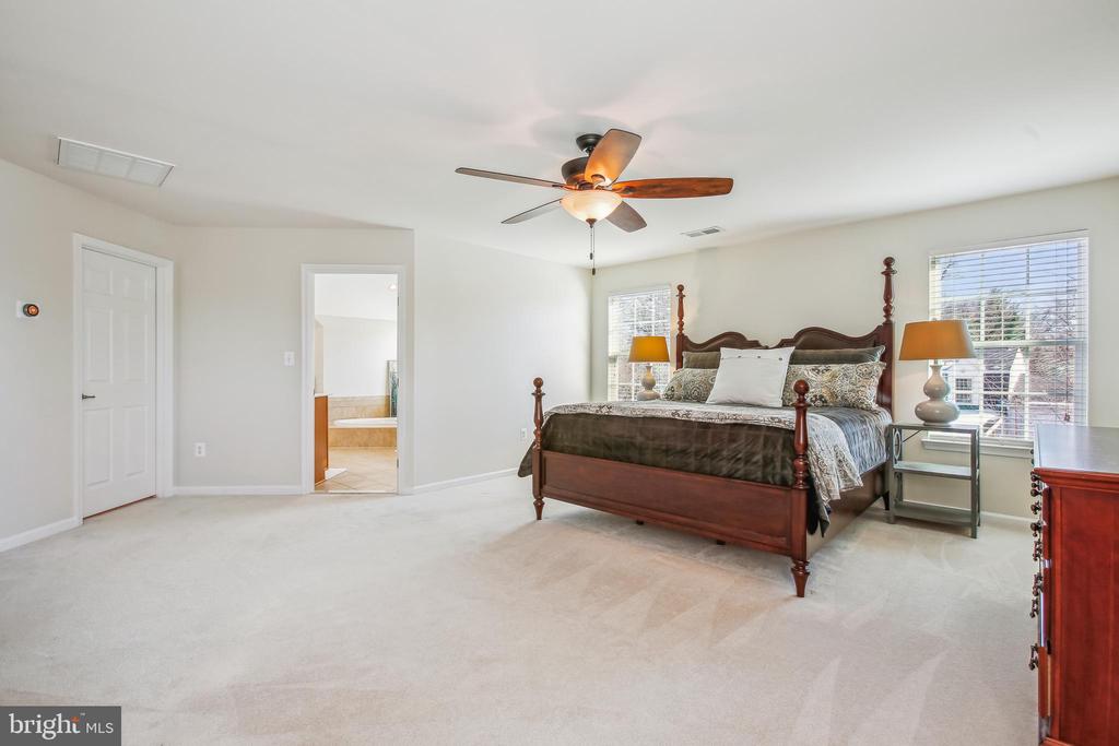 5005 HALLEY FARM COURT