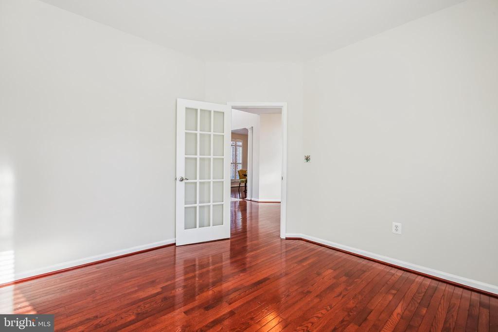 5005 HALLEY FARM COURT