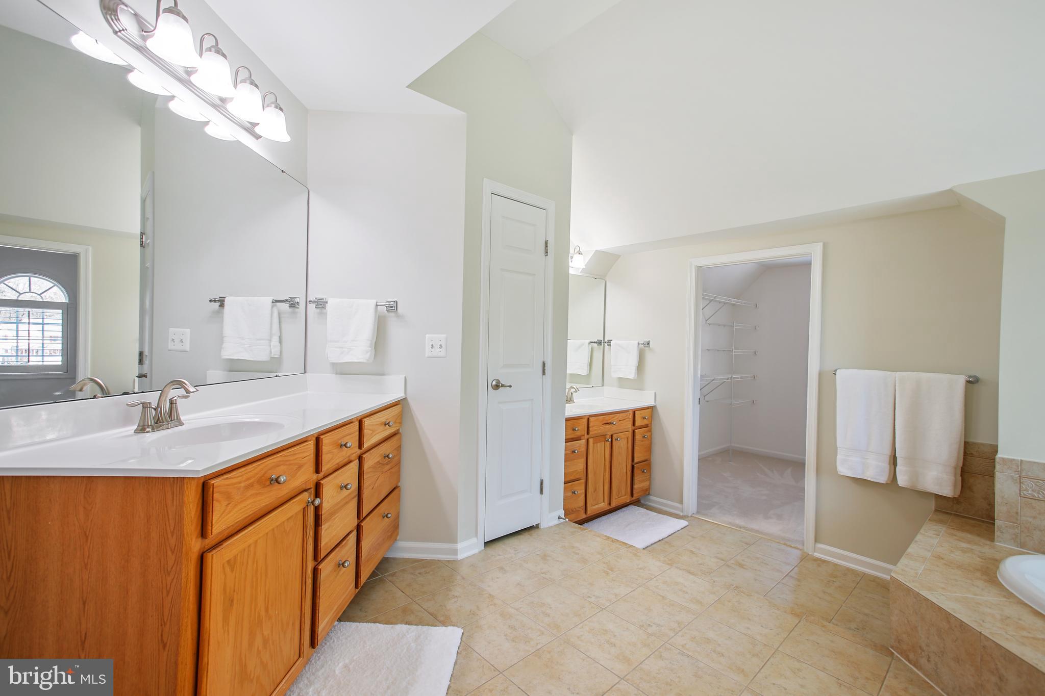 5005 HALLEY FARM COURT