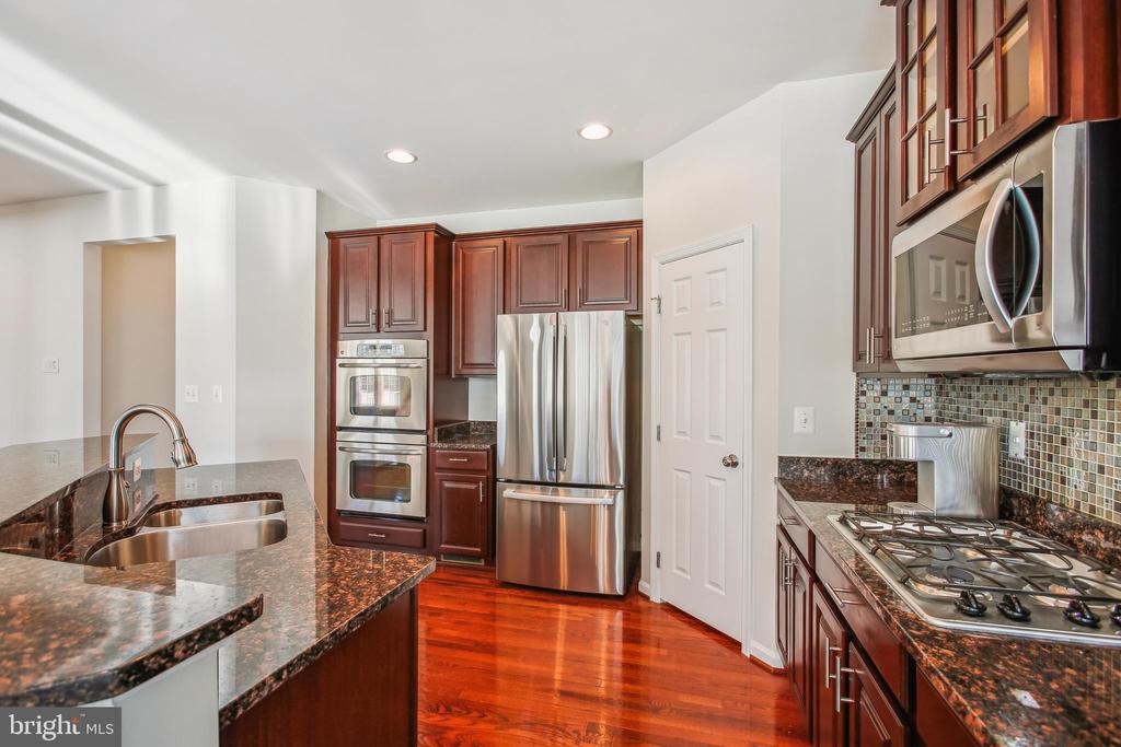 5005 HALLEY FARM COURT