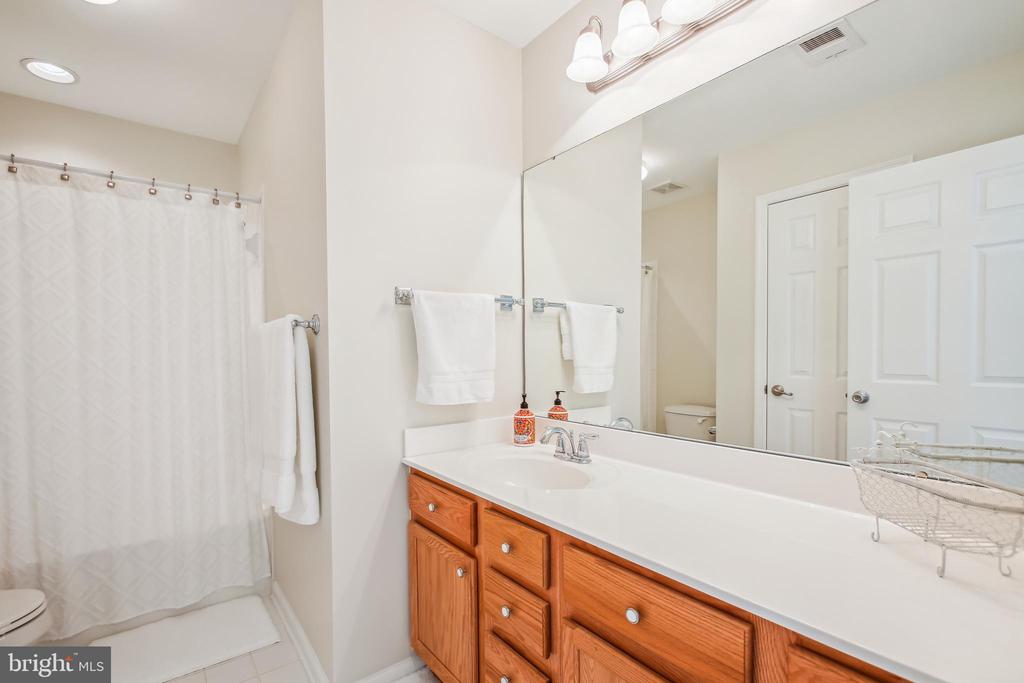 5005 HALLEY FARM COURT