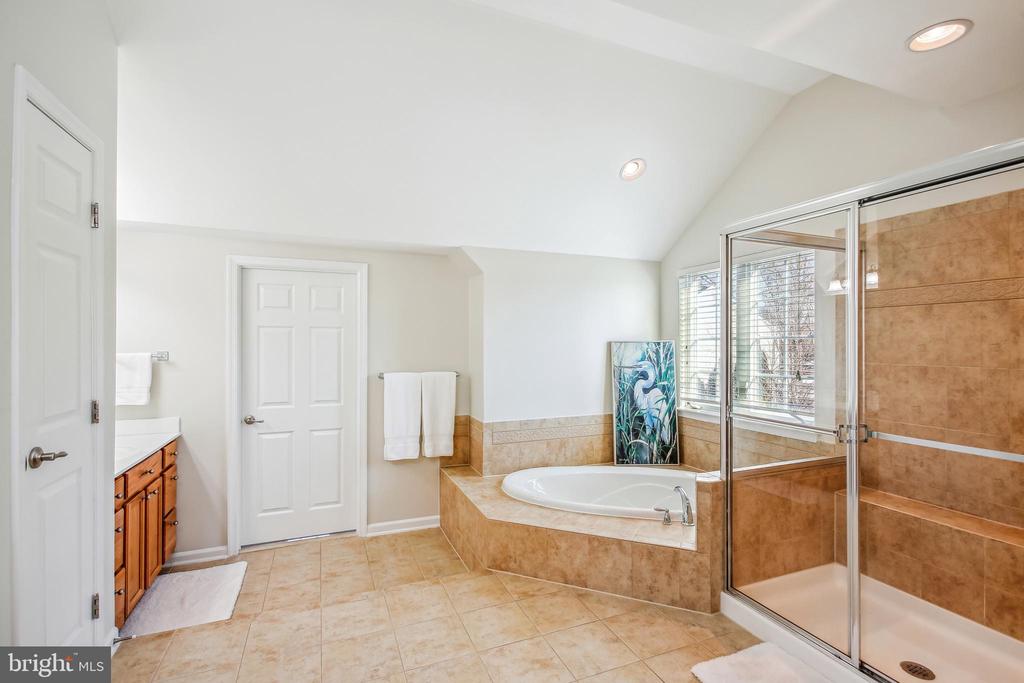 5005 HALLEY FARM COURT