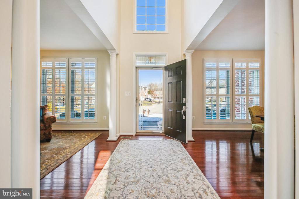 5005 HALLEY FARM COURT