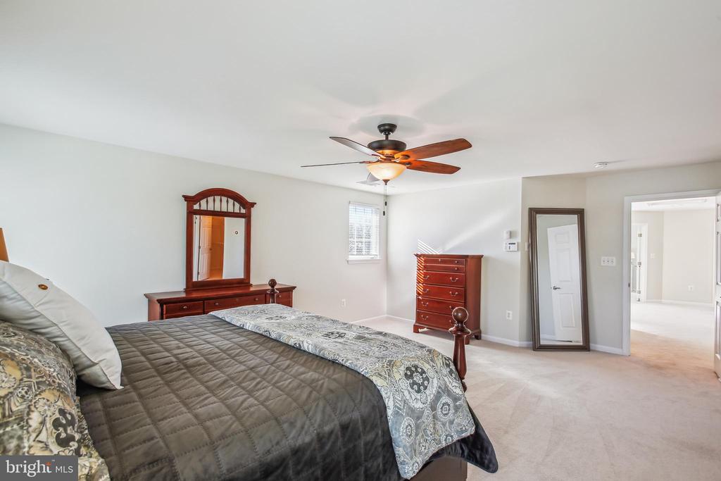 5005 HALLEY FARM COURT