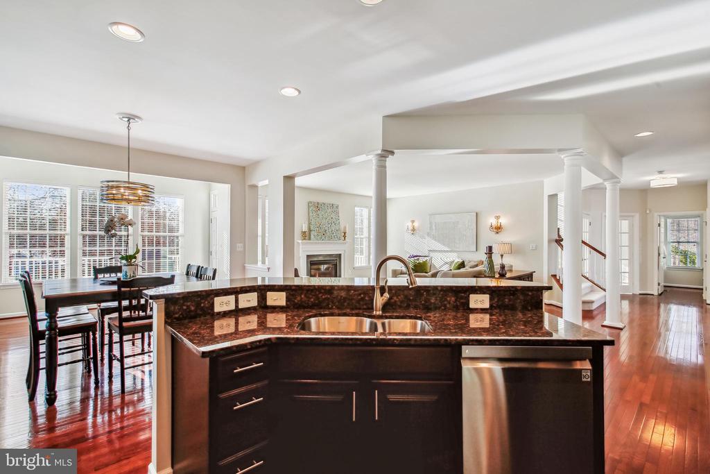 5005 HALLEY FARM COURT