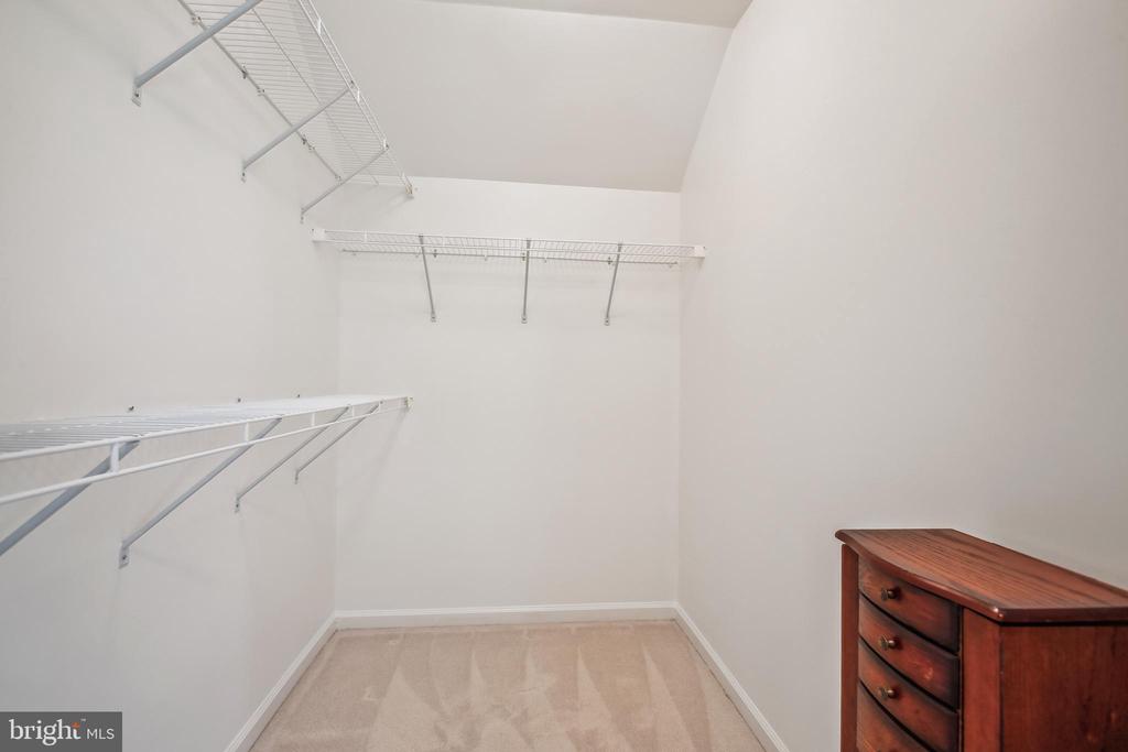 5005 HALLEY FARM COURT