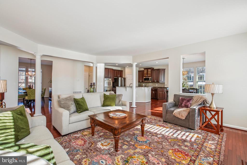 5005 HALLEY FARM COURT