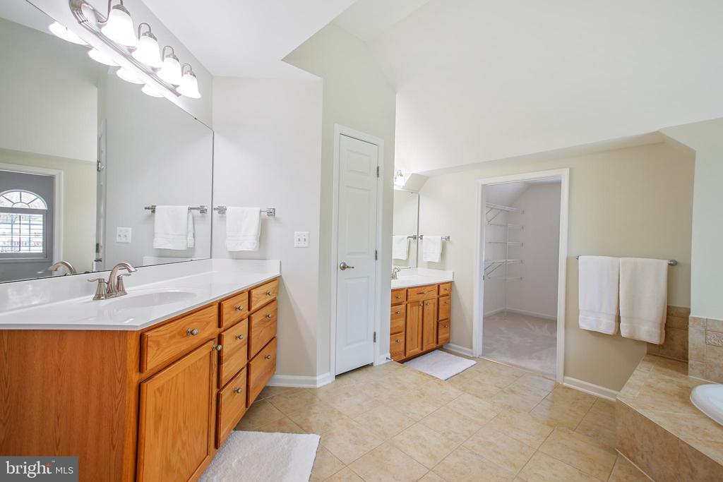 5005 HALLEY FARM COURT