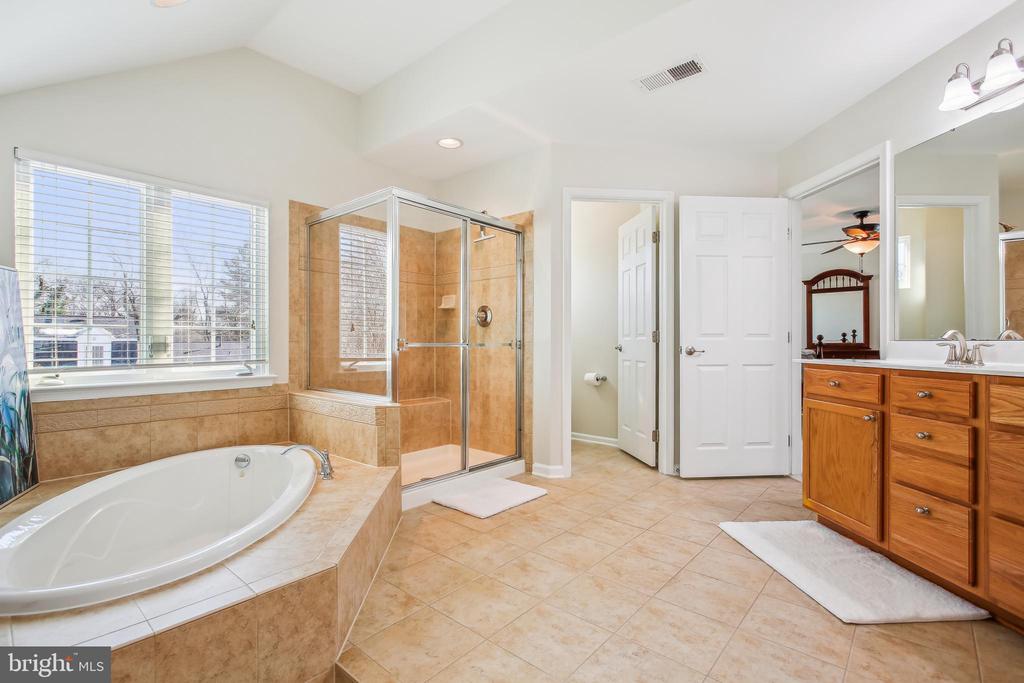 5005 HALLEY FARM COURT
