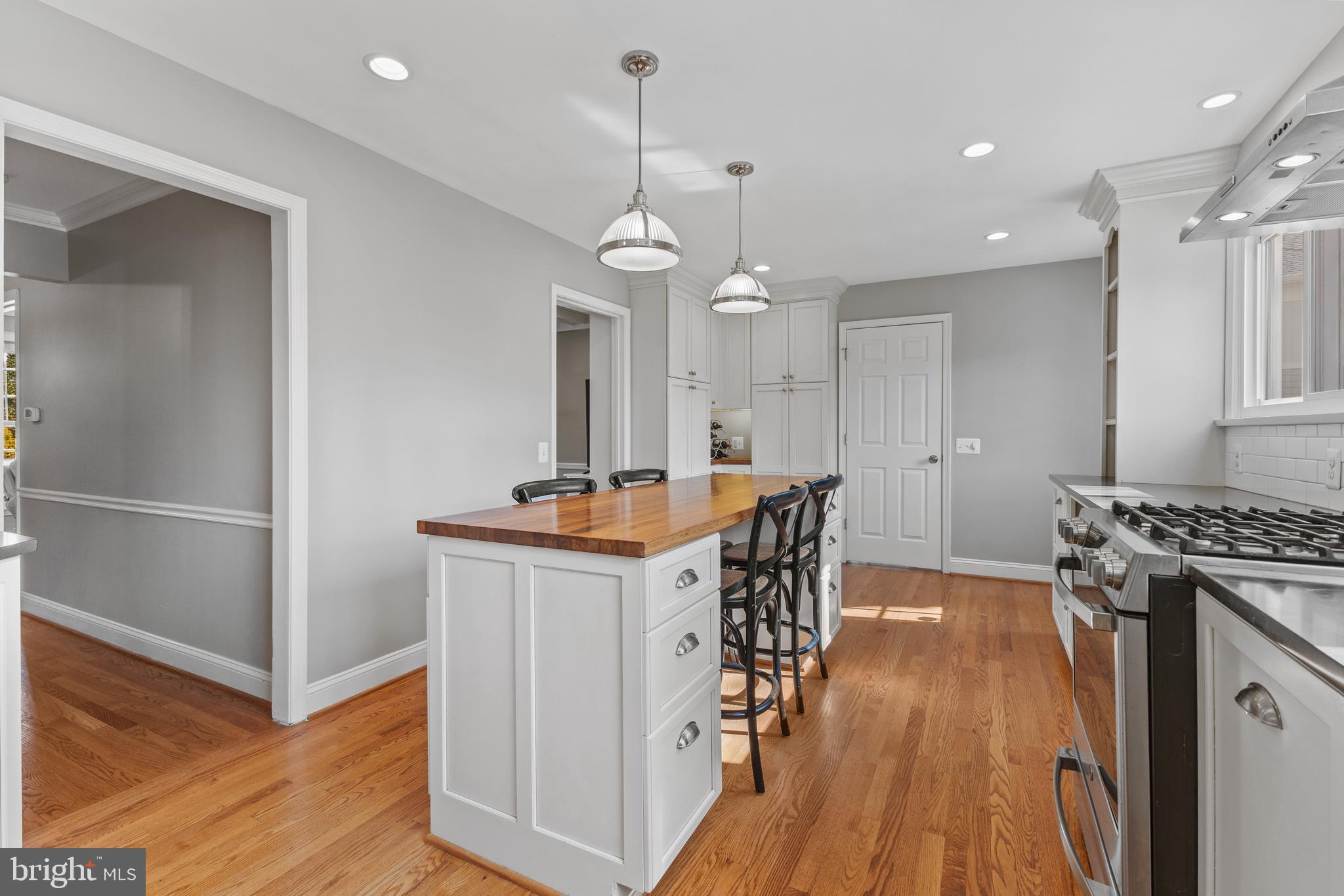 3719 CARRIAGE HOUSE COURT