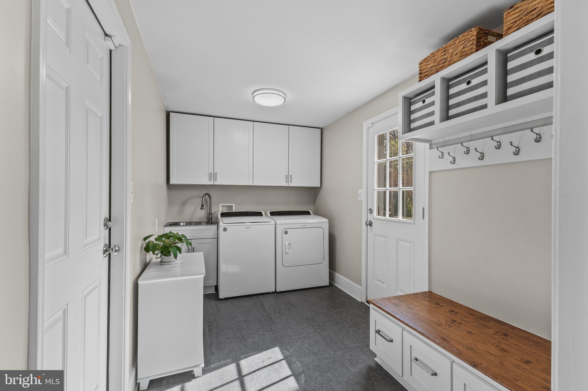 3719 CARRIAGE HOUSE COURT