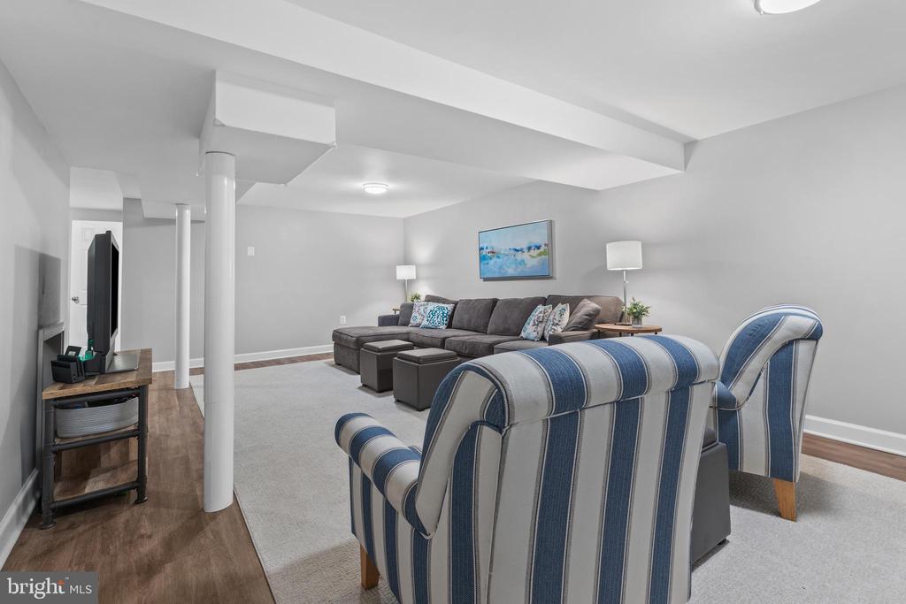 3719 CARRIAGE HOUSE COURT