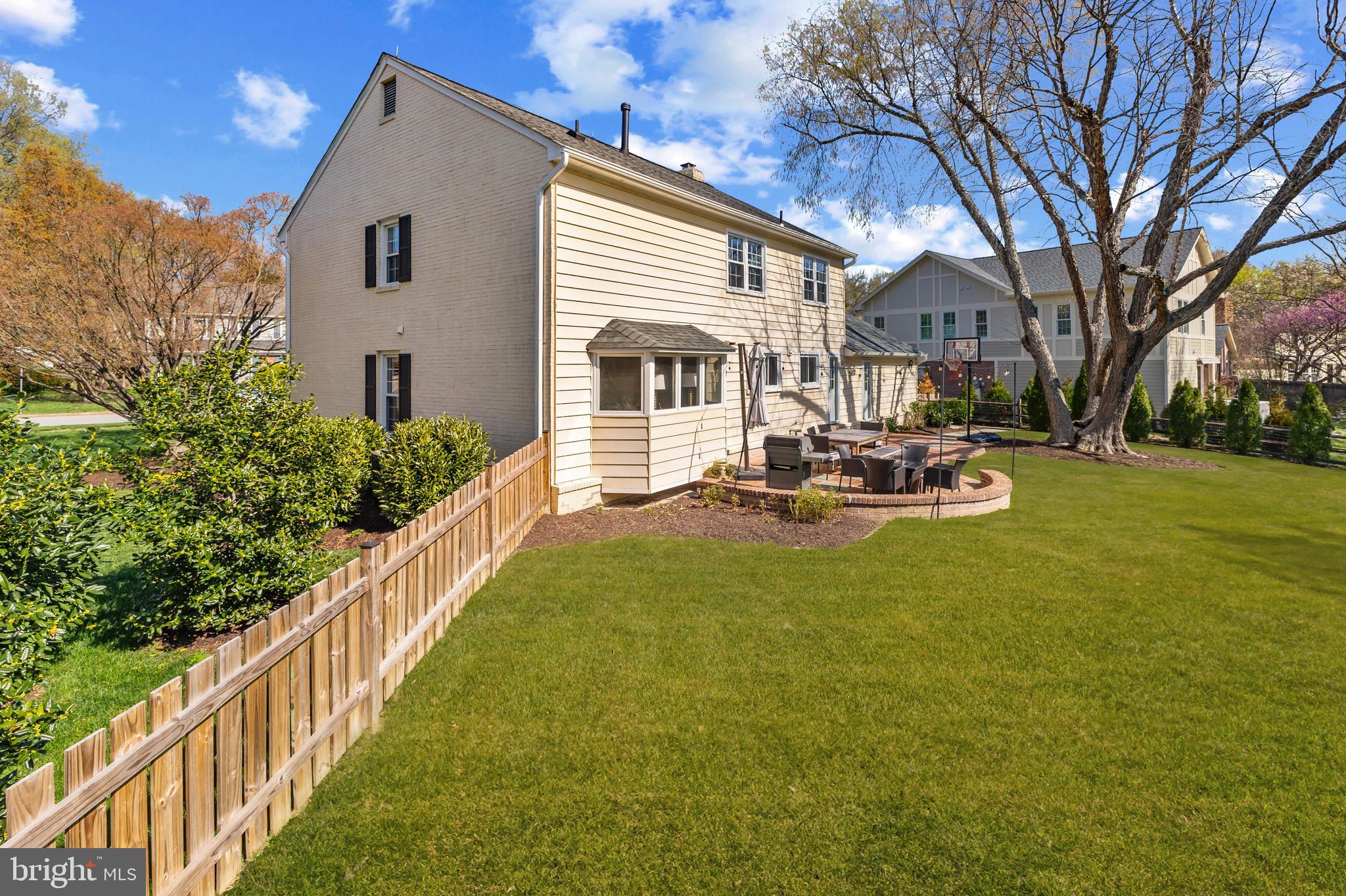 3719 CARRIAGE HOUSE COURT