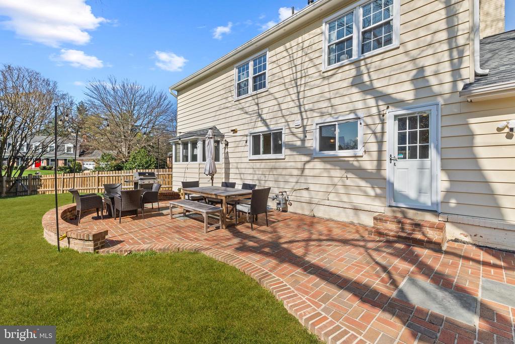 3719 CARRIAGE HOUSE COURT