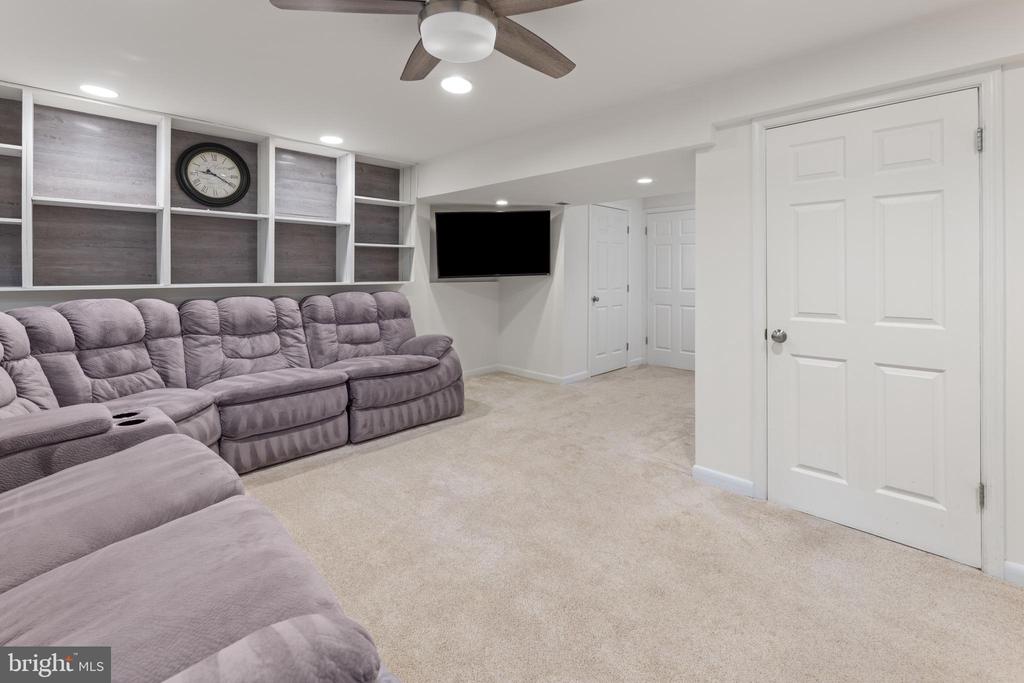 9761 TURNBUCKLE DRIVE