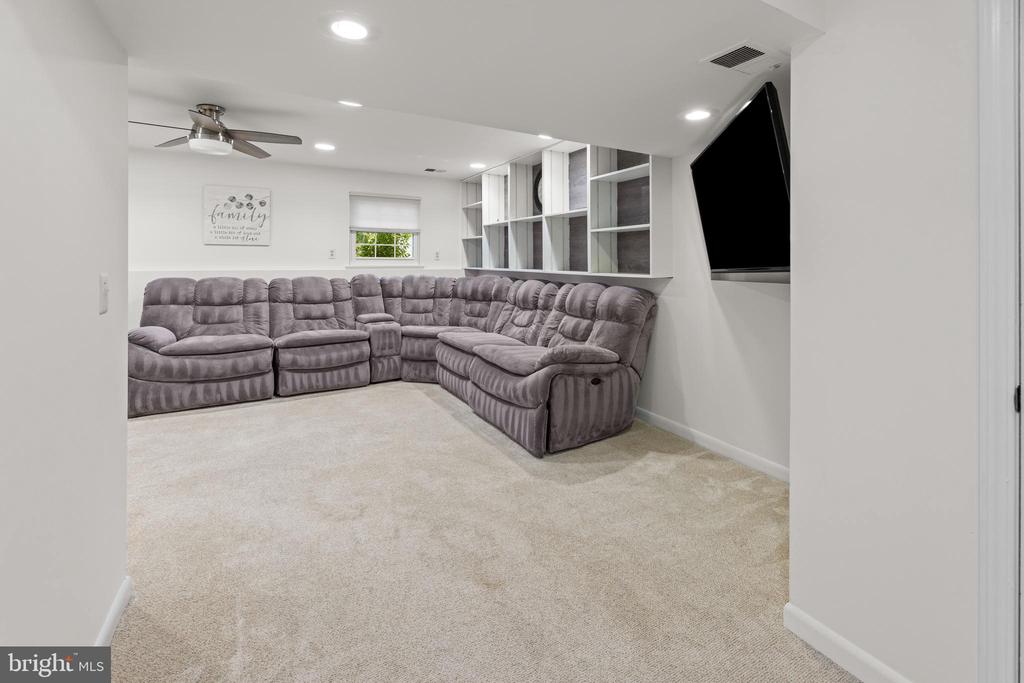 9761 TURNBUCKLE DRIVE