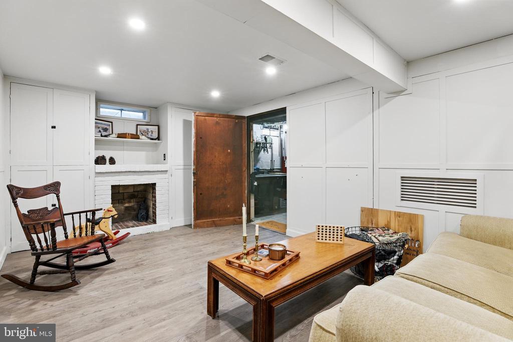 6111 BANGOR DRIVE