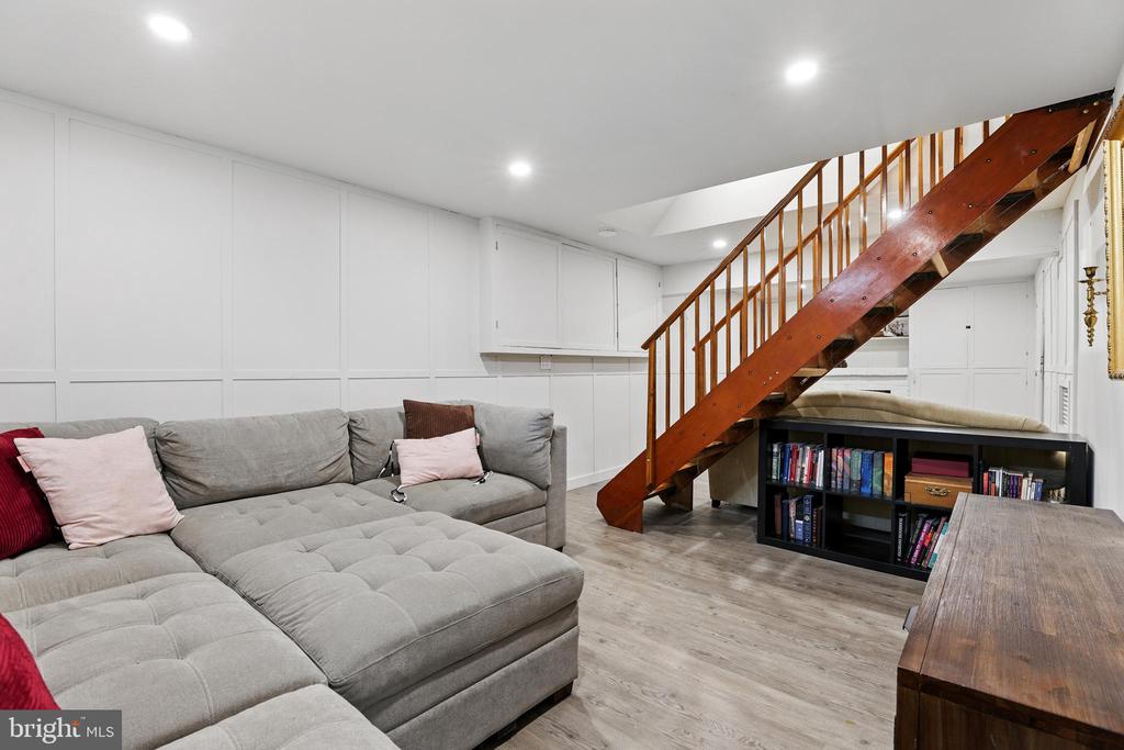 6111 BANGOR DRIVE