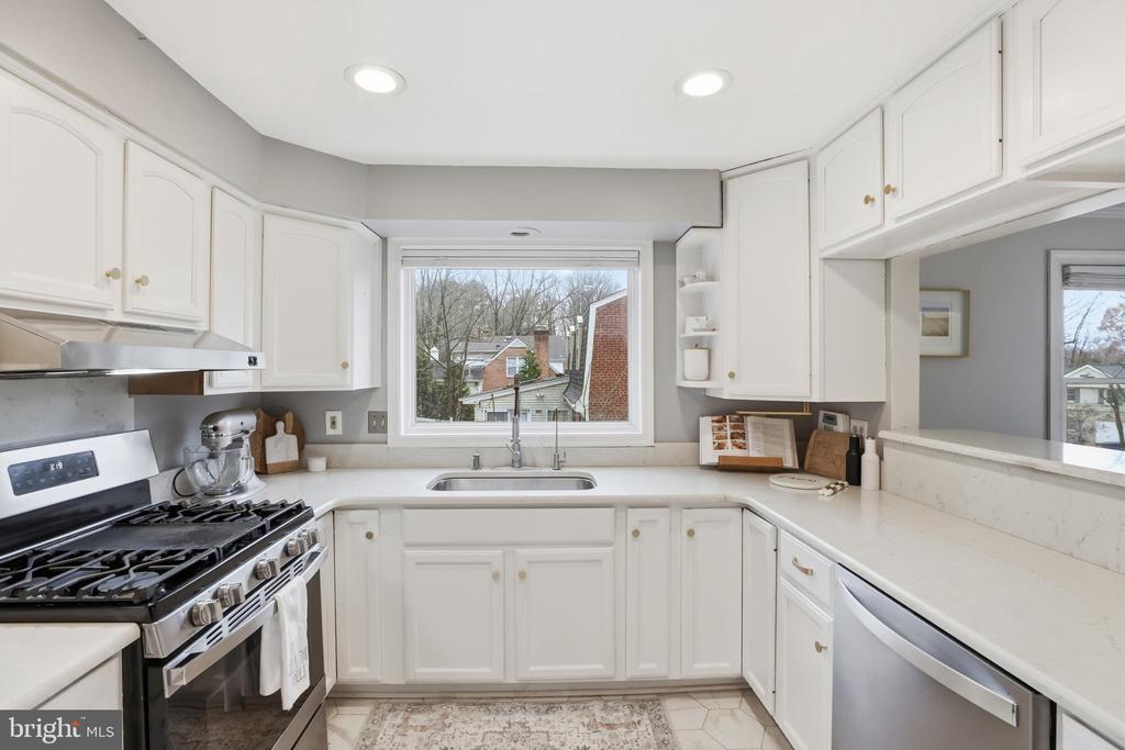 6539 OAKWOOD DRIVE
