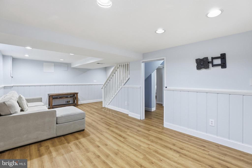 6539 OAKWOOD DRIVE