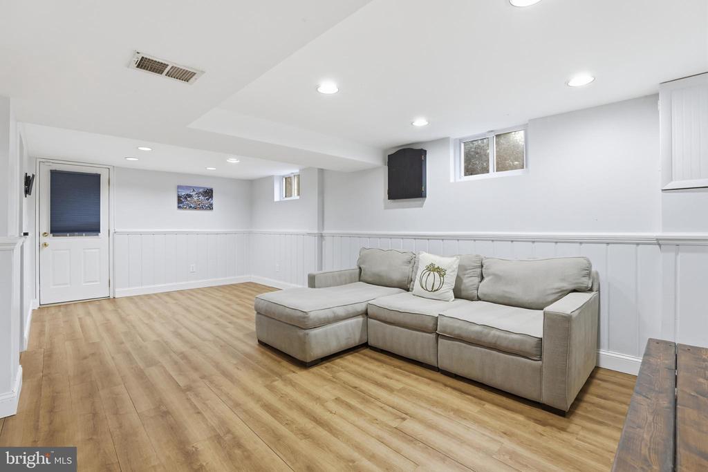 6539 OAKWOOD DRIVE