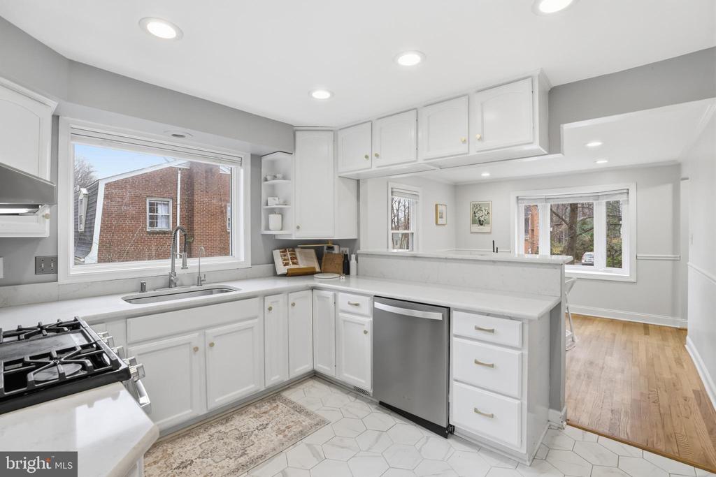 6539 OAKWOOD DRIVE