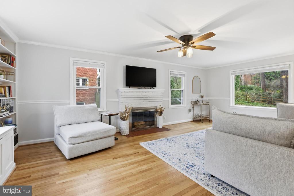 6539 OAKWOOD DRIVE