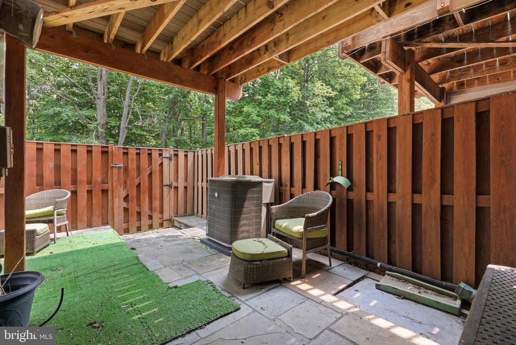 5439 SUMMER LEAF LANE