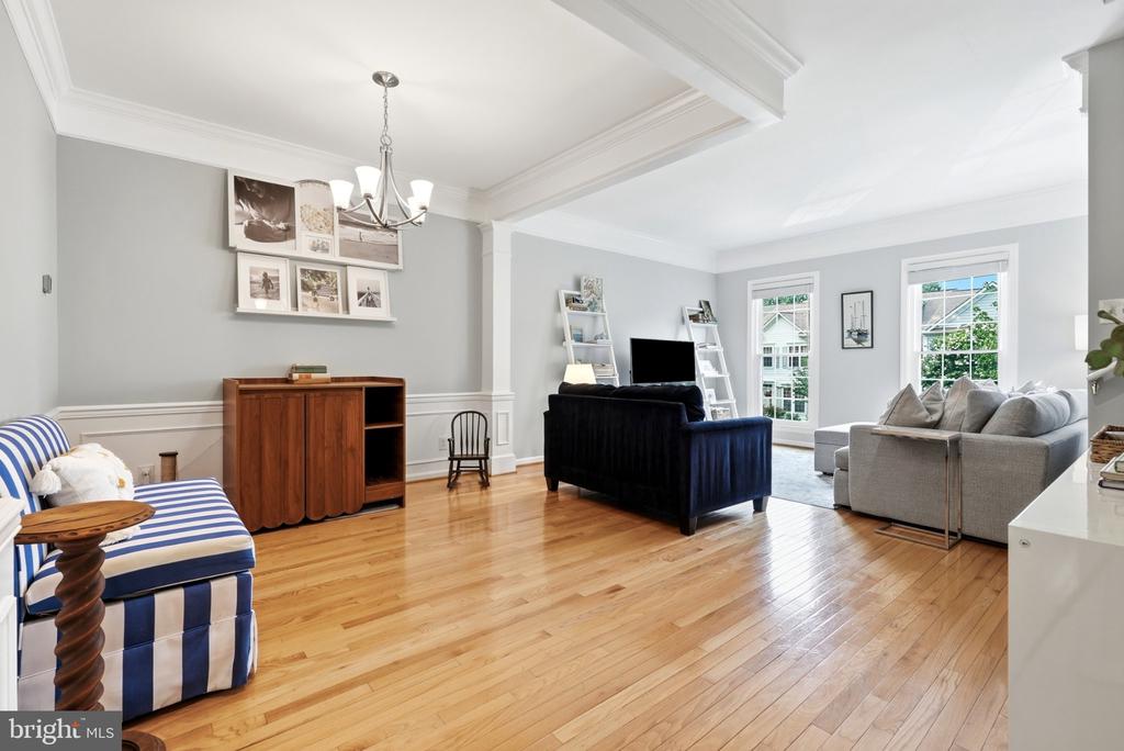 5439 SUMMER LEAF LANE