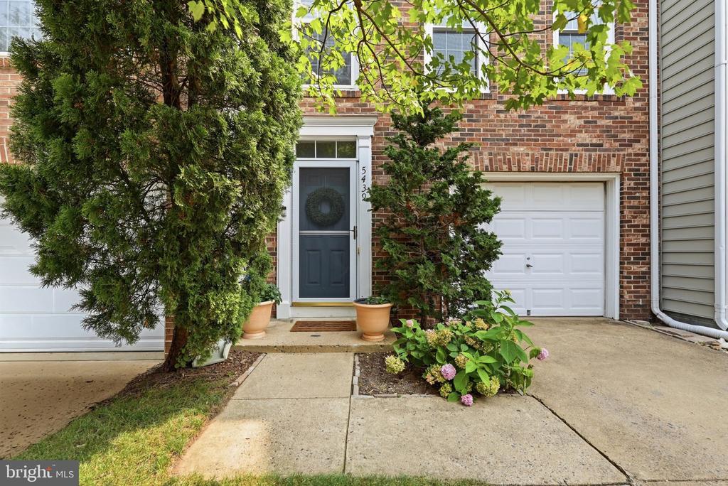 5439 SUMMER LEAF LANE