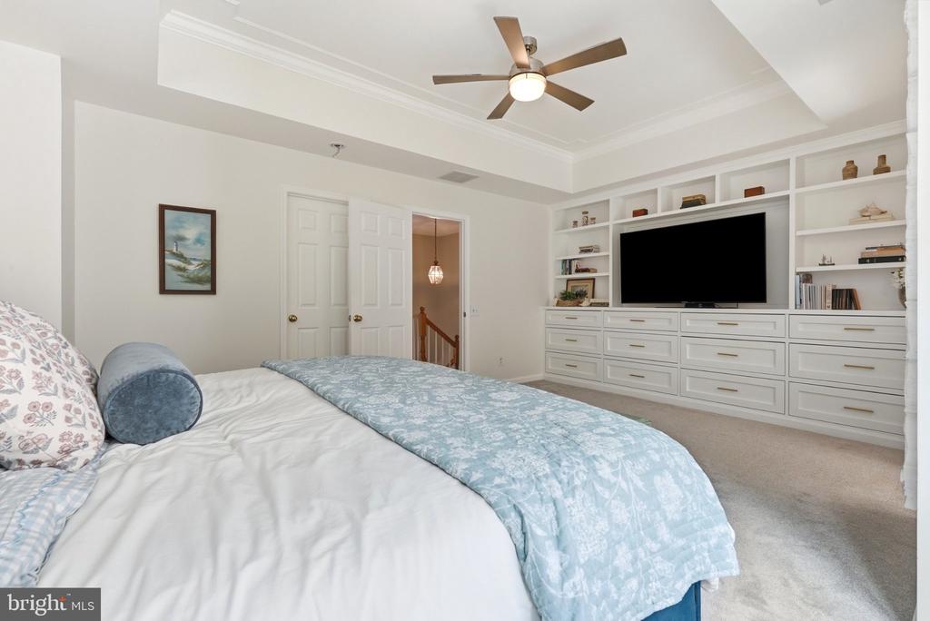 5439 SUMMER LEAF LANE