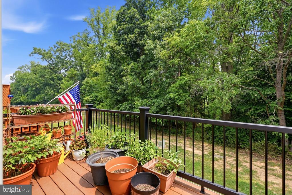 5439 SUMMER LEAF LANE