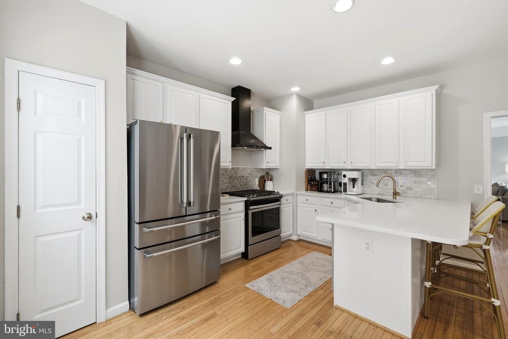 5439 SUMMER LEAF LANE