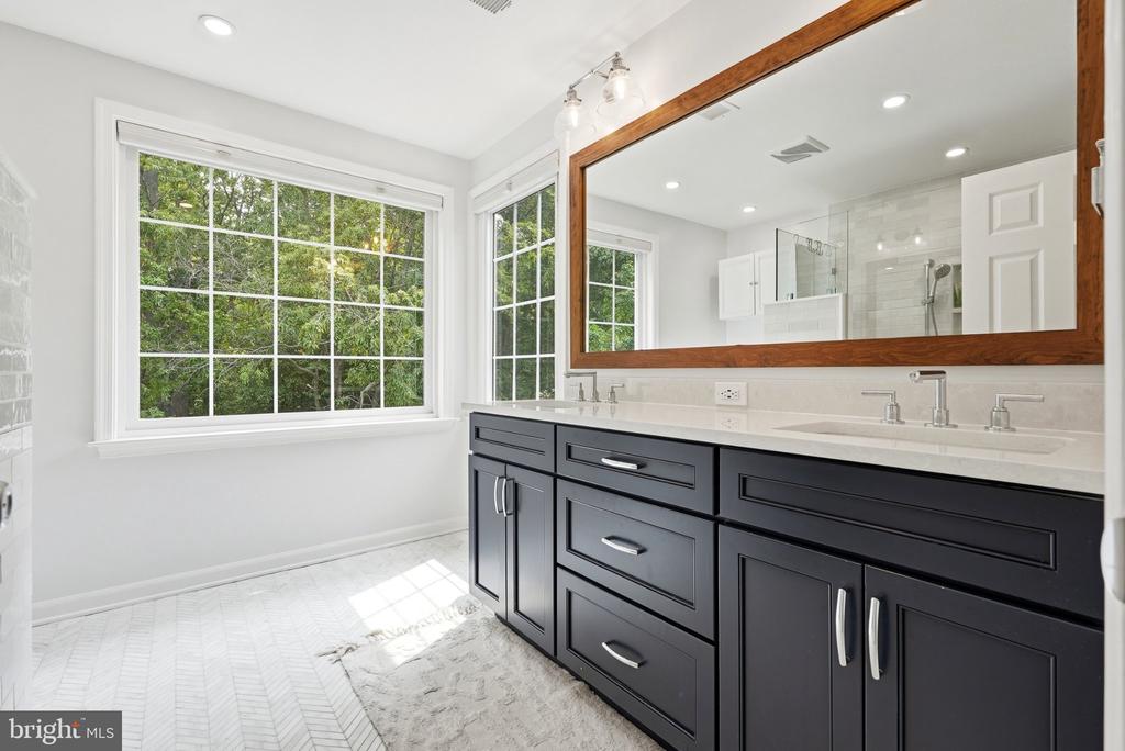 5439 SUMMER LEAF LANE