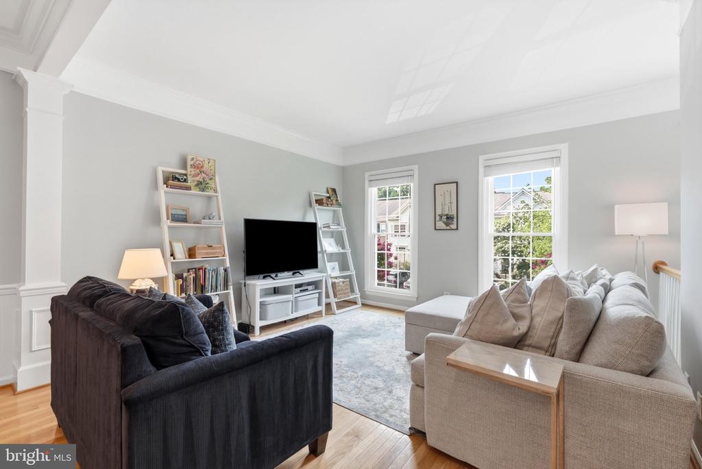 5439 SUMMER LEAF LANE