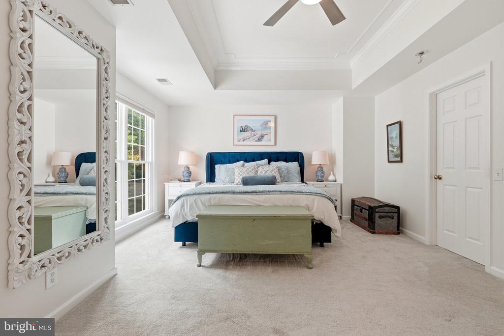 5439 SUMMER LEAF LANE