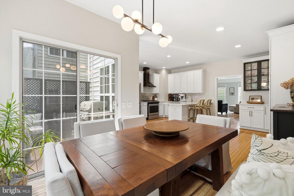 5439 SUMMER LEAF LANE