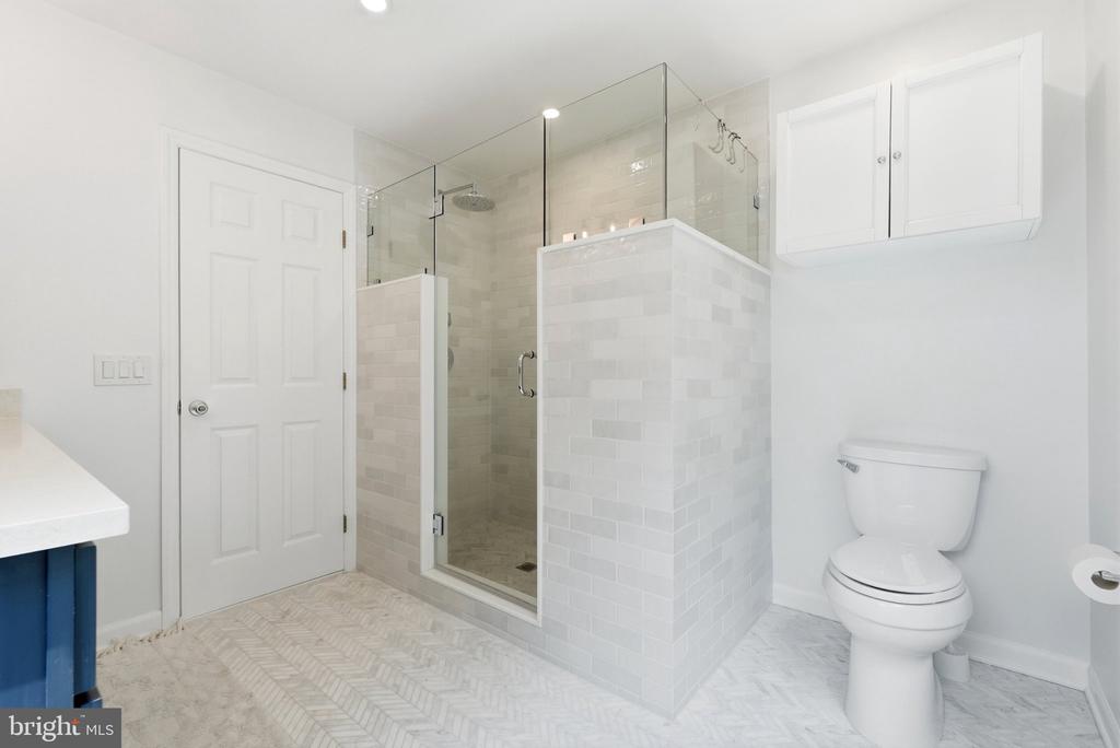 5439 SUMMER LEAF LANE