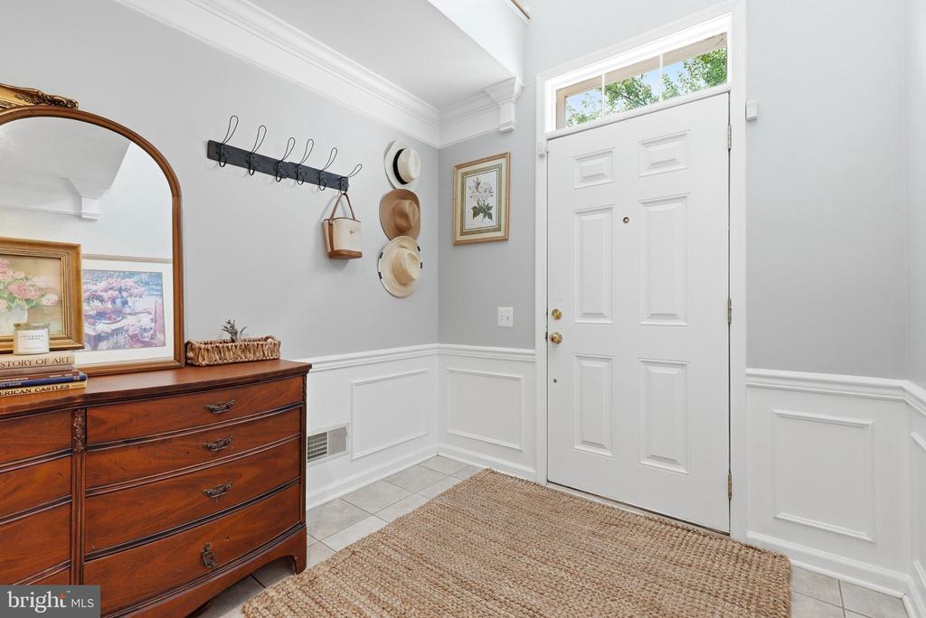 5439 SUMMER LEAF LANE