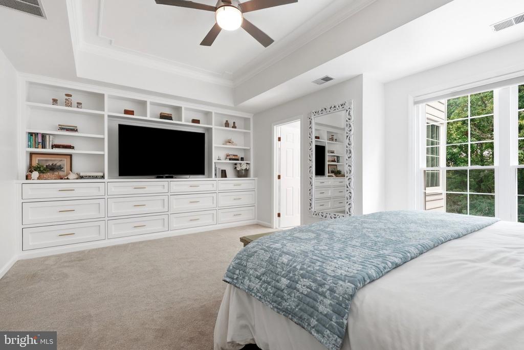 5439 SUMMER LEAF LANE
