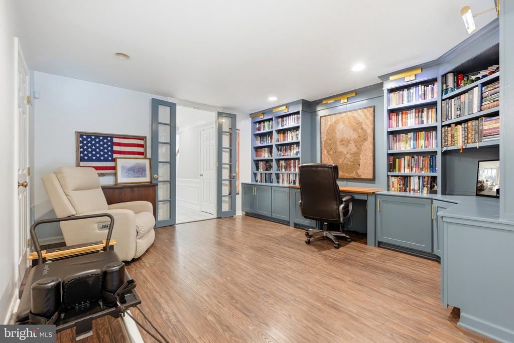5439 SUMMER LEAF LANE