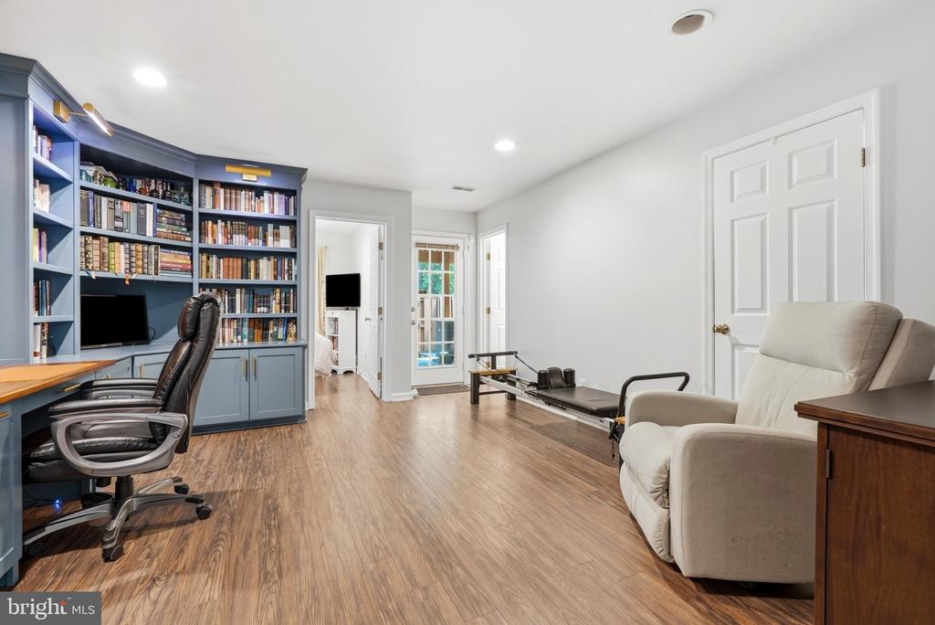 5439 SUMMER LEAF LANE