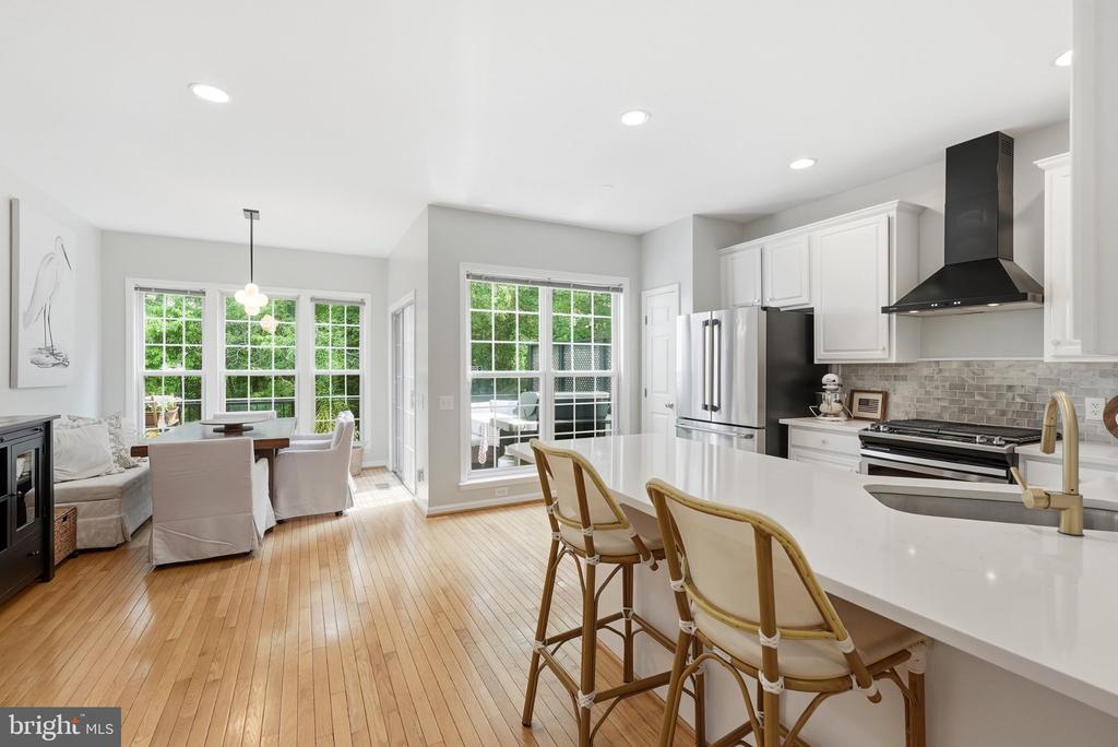 5439 SUMMER LEAF LANE