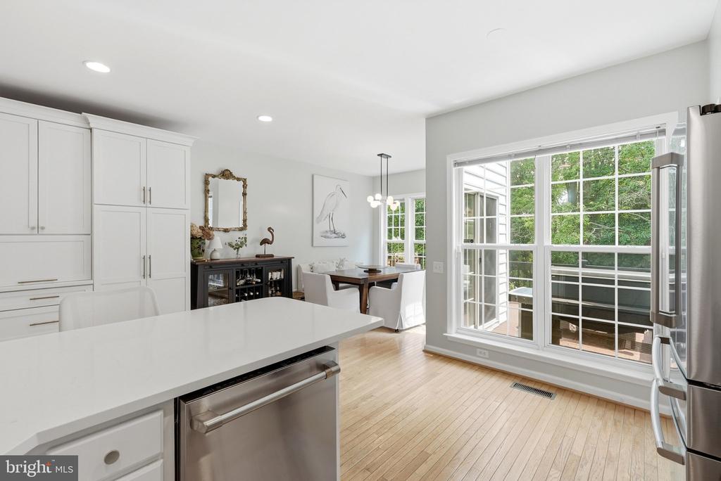 5439 SUMMER LEAF LANE