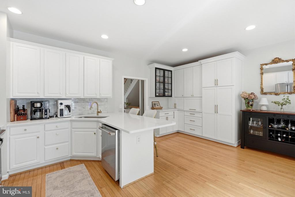 5439 SUMMER LEAF LANE