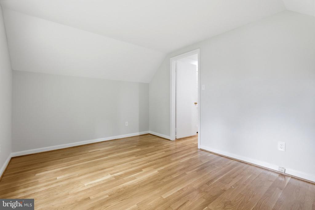 6527 BAY TREE COURT