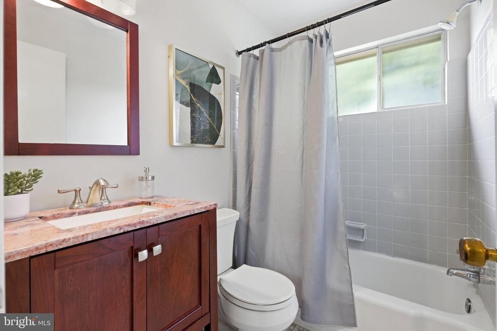 6527 BAY TREE COURT